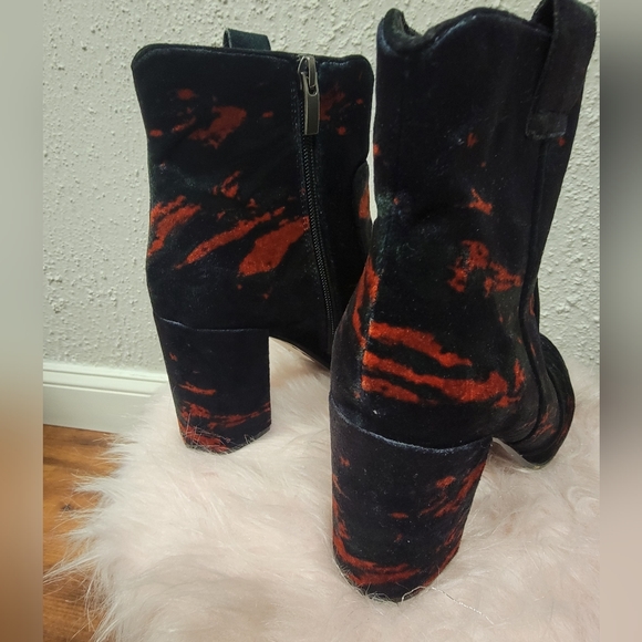 ❤🩷Bruno Premi Anthropologie - Velvet Black with Red & Green Heeled Boots❤🩷 - Picture 7 of 14